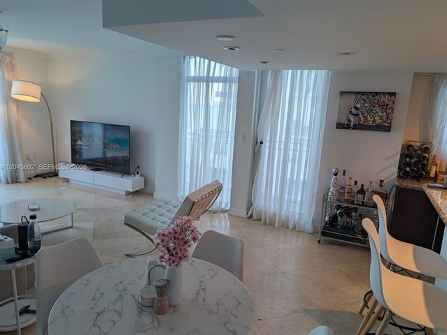 7600 Collins Ave 712, Miami Beach, FL 33141