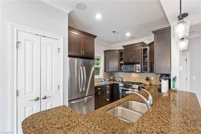 160 Park Pointe Circle, Winston-salem, NC 27104