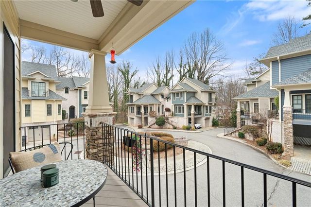 160 Park Pointe Circle, Winston-salem, NC 27104