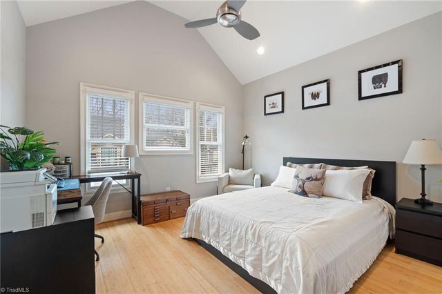 160 Park Pointe Circle, Winston-salem, NC 27104