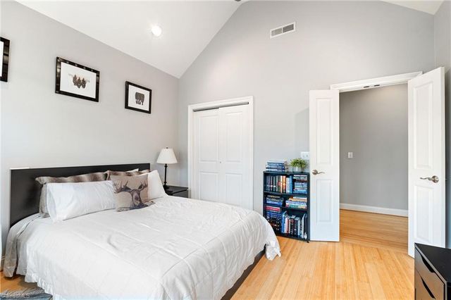 160 Park Pointe Circle, Winston-salem, NC 27104