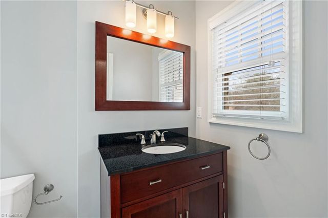 160 Park Pointe Circle, Winston-salem, NC 27104