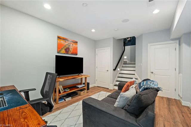 160 Park Pointe Circle, Winston-salem, NC 27104