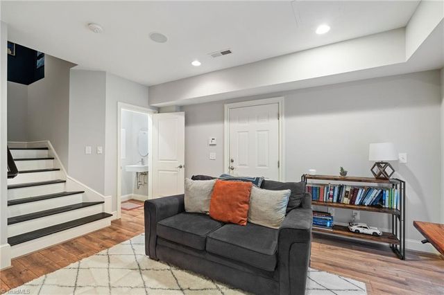 160 Park Pointe Circle, Winston-salem, NC 27104