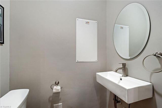 160 Park Pointe Circle, Winston-salem, NC 27104