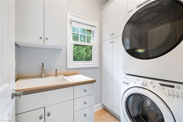 160 Park Pointe Circle, Winston-salem, NC 27104