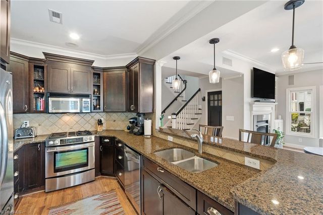 160 Park Pointe Circle, Winston-salem, NC 27104