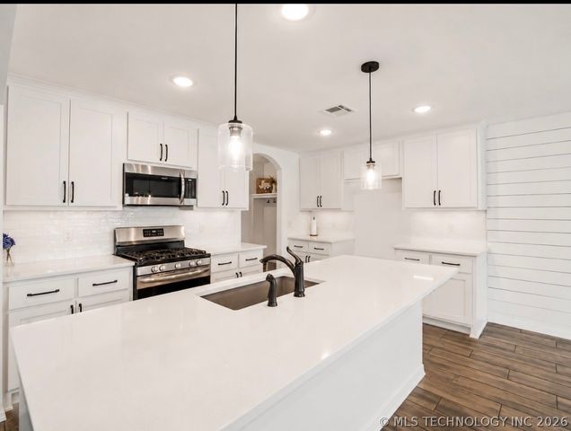 1403 E New Orleans Place, Broken Arrow, OK 74011