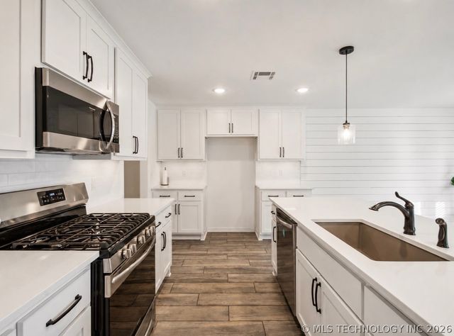 1403 E New Orleans Place, Broken Arrow, OK 74011