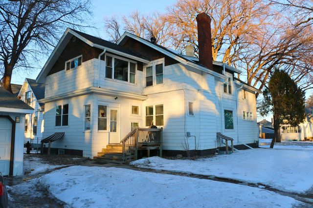 1002 5th Street N, Fargo, ND 58102