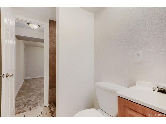 8560 Essex St, Denver, CO 80229