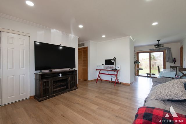 520 Glendale Lane, Hoffman Estates, IL 60169