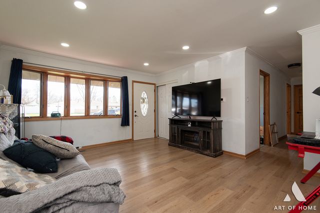 520 Glendale Lane, Hoffman Estates, IL 60169