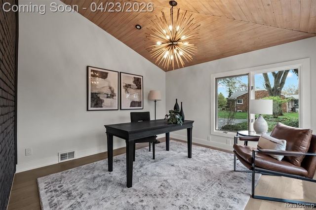 6800 Crestway Drive, Bloomfield Hills, MI 48301