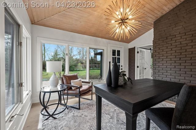 6800 Crestway Drive, Bloomfield Hills, MI 48301