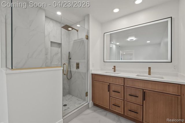 6800 Crestway Drive, Bloomfield Hills, MI 48301