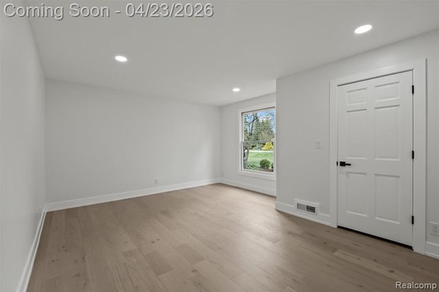 6800 Crestway Drive, Bloomfield Hills, MI 48301