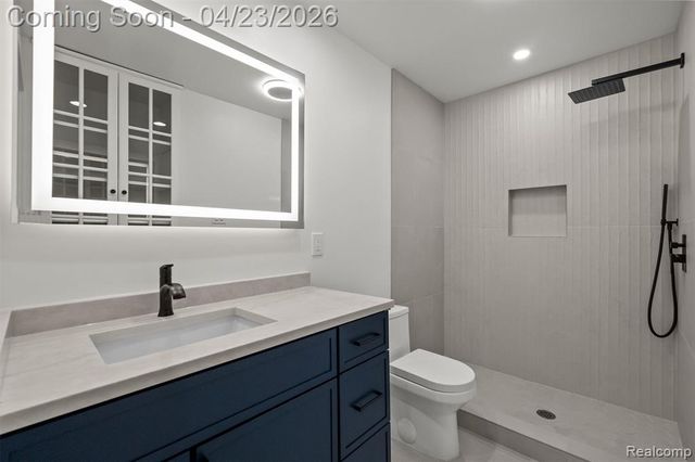 6800 Crestway Drive, Bloomfield Hills, MI 48301