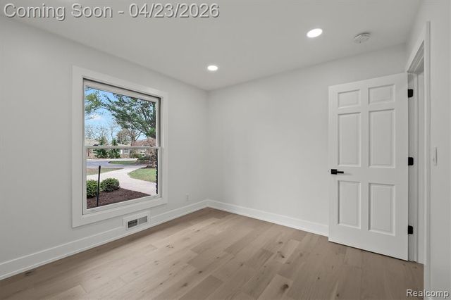 6800 Crestway Drive, Bloomfield Hills, MI 48301