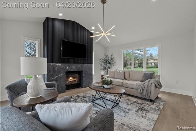 6800 Crestway Drive, Bloomfield Hills, MI 48301