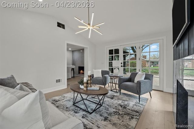 6800 Crestway Drive, Bloomfield Hills, MI 48301