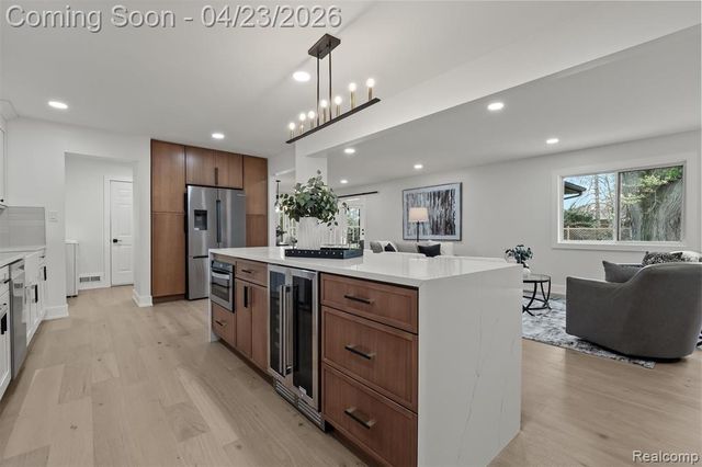 6800 Crestway Drive, Bloomfield Hills, MI 48301