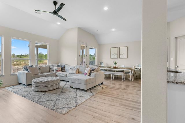 38466 Park View Drive, Hempstead, TX 77445