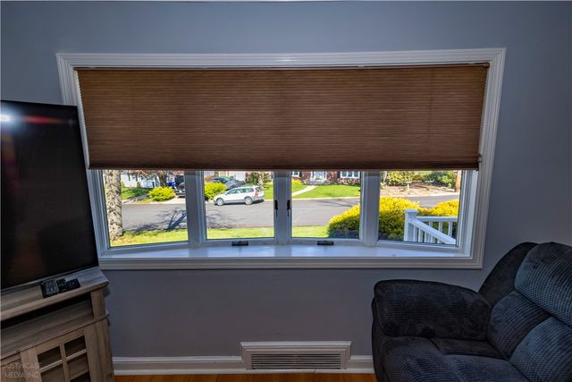 7 Plymouth Road, North Providence, RI 02904
