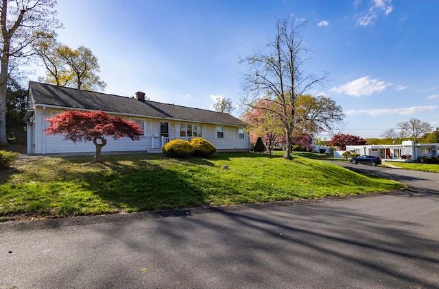 7 Plymouth Road, North Providence, RI 02904