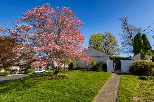 7 Plymouth Road, North Providence, RI 02904