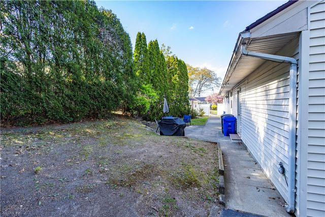7 Plymouth Road, North Providence, RI 02904