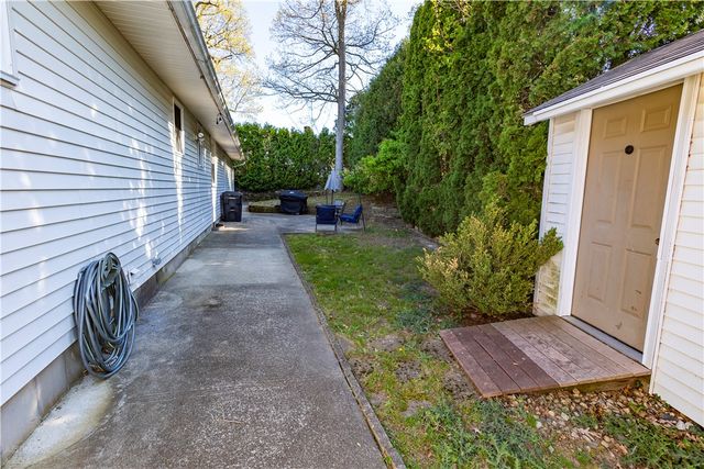 7 Plymouth Road, North Providence, RI 02904