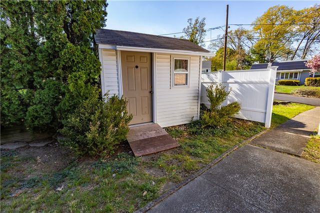 7 Plymouth Road, North Providence, RI 02904