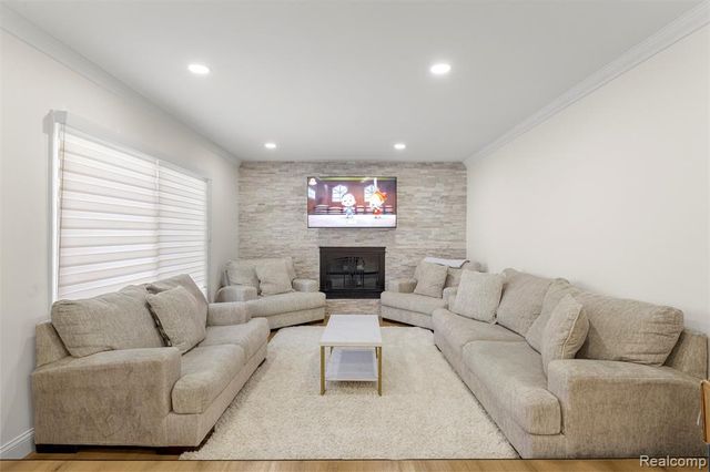 27020 Havelock Drive, Dearborn Heights, MI 48127