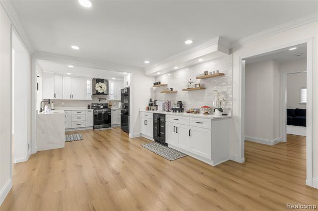 27020 Havelock Drive, Dearborn Heights, MI 48127