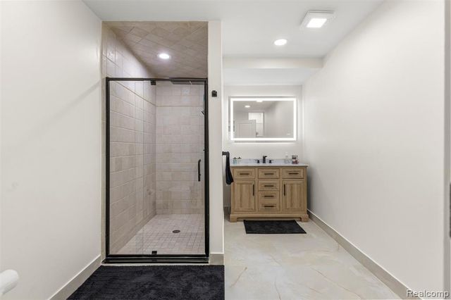 27020 Havelock Drive, Dearborn Heights, MI 48127