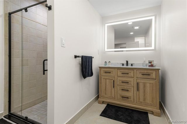 27020 Havelock Drive, Dearborn Heights, MI 48127
