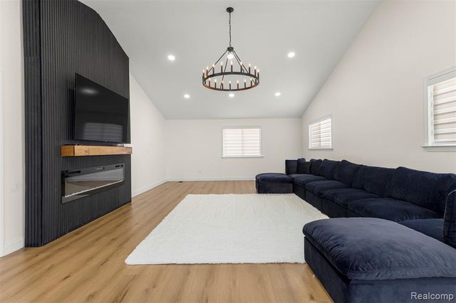 27020 Havelock Drive, Dearborn Heights, MI 48127