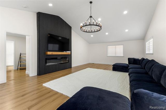 27020 Havelock Drive, Dearborn Heights, MI 48127