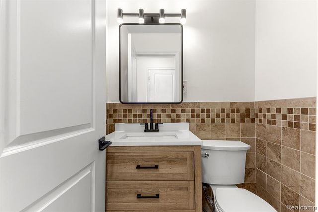 27020 Havelock Drive, Dearborn Heights, MI 48127