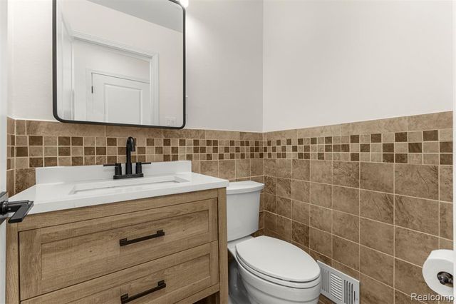 27020 Havelock Drive, Dearborn Heights, MI 48127