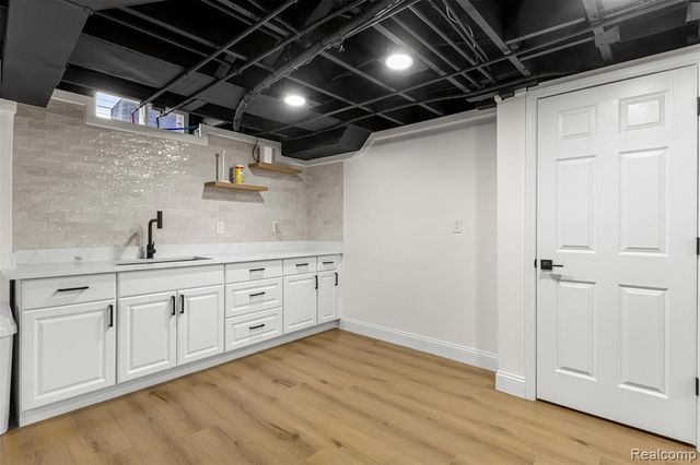 27020 Havelock Drive, Dearborn Heights, MI 48127
