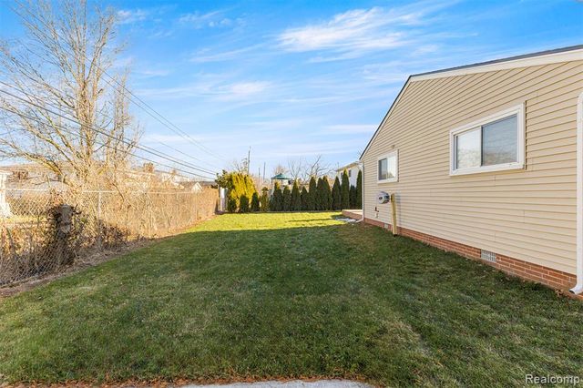 27020 Havelock Drive, Dearborn Heights, MI 48127