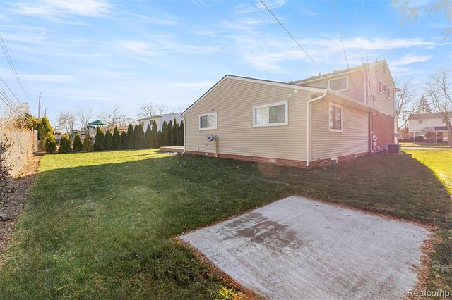 27020 Havelock Drive, Dearborn Heights, MI 48127