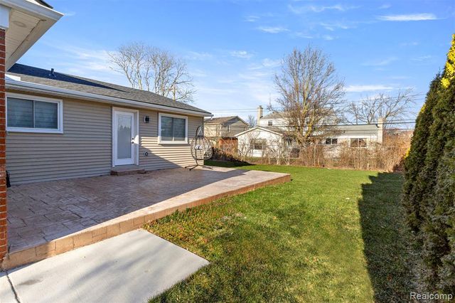27020 Havelock Drive, Dearborn Heights, MI 48127