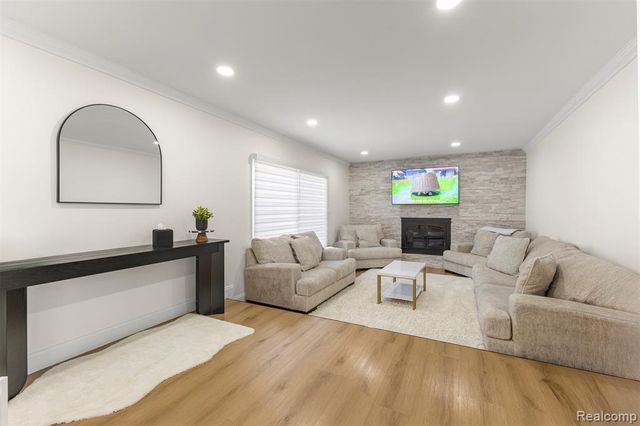 27020 Havelock Drive, Dearborn Heights, MI 48127
