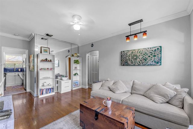 28 Almeria Ave 4, Coral Gables, FL 33134