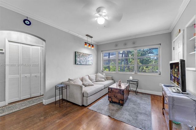 28 Almeria Ave 4, Coral Gables, FL 33134