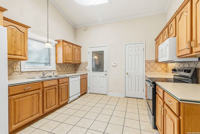 3325 SHERWIN DR, Schertz, TX 78108