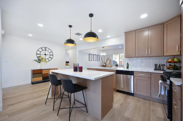 5120 Rabeneck Way, Fair Oaks, CA 95628